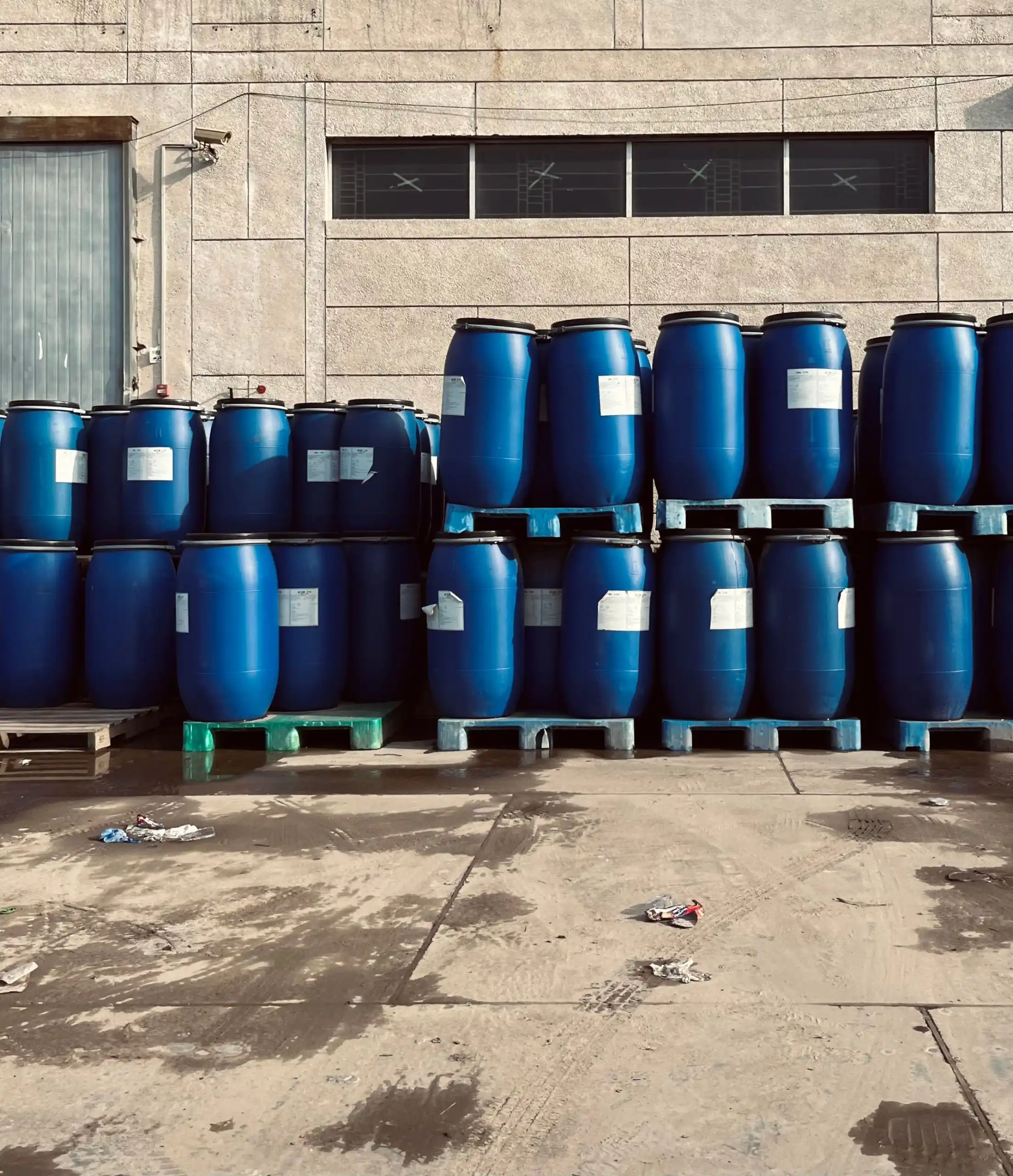 Chemical supplier warehouse with industrial solvent drums in China
